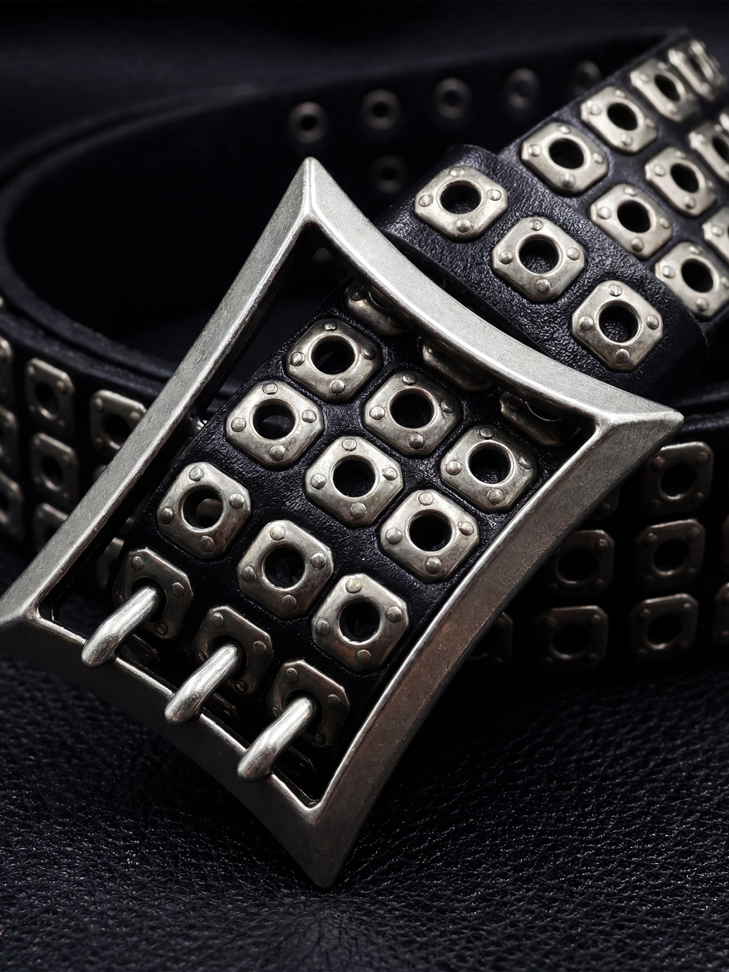 Circuit Breach Triple Stud Belt