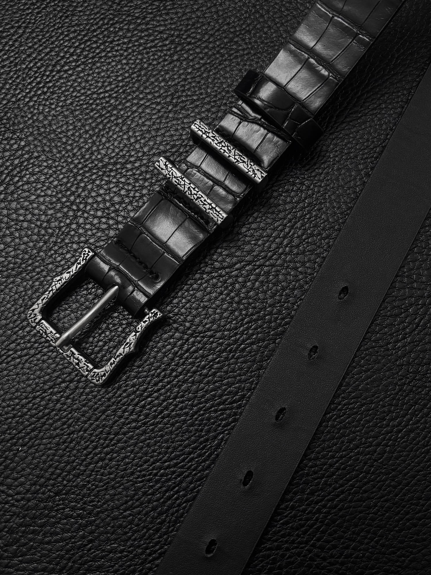 Croc-Embossed Vintage Buckle Belt