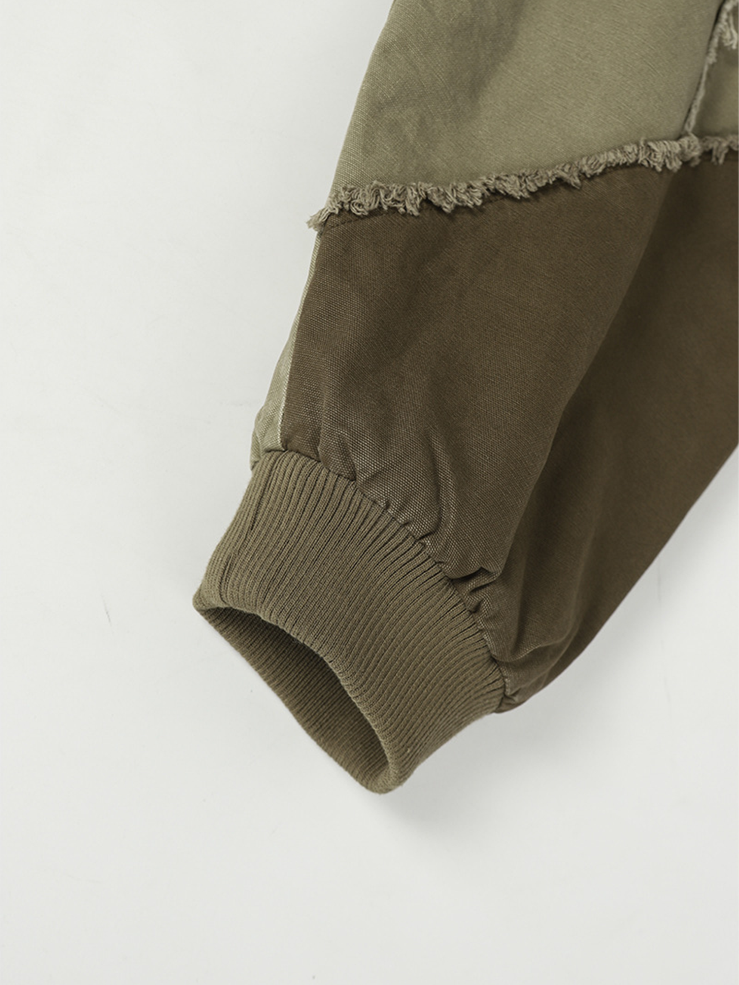 Chaqueta con Costuras Deshilachadas