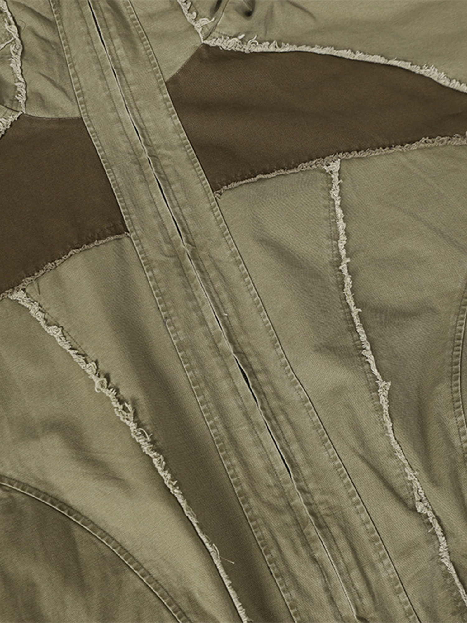 Chaqueta con Costuras Deshilachadas