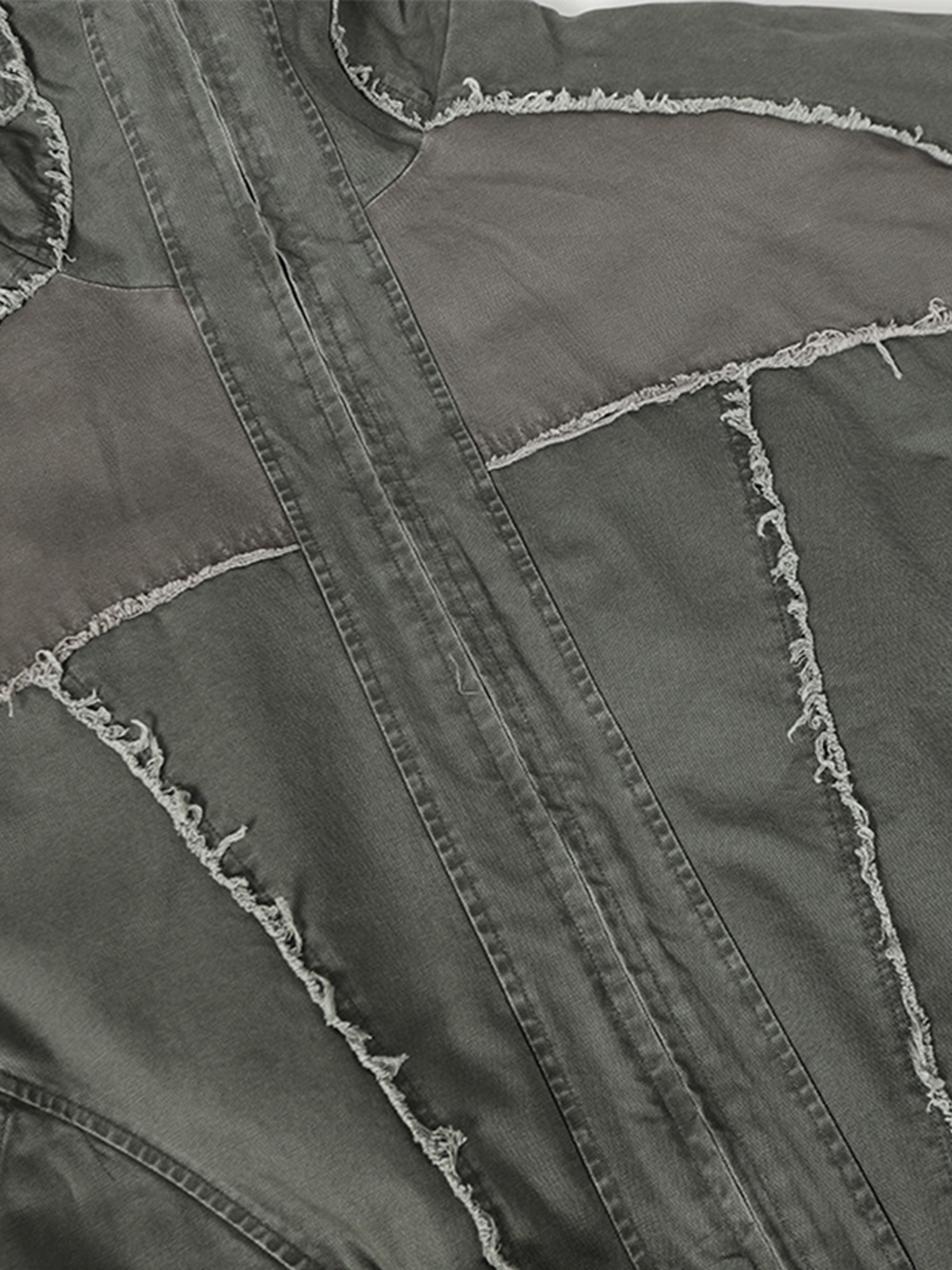 Chaqueta con Costuras Deshilachadas