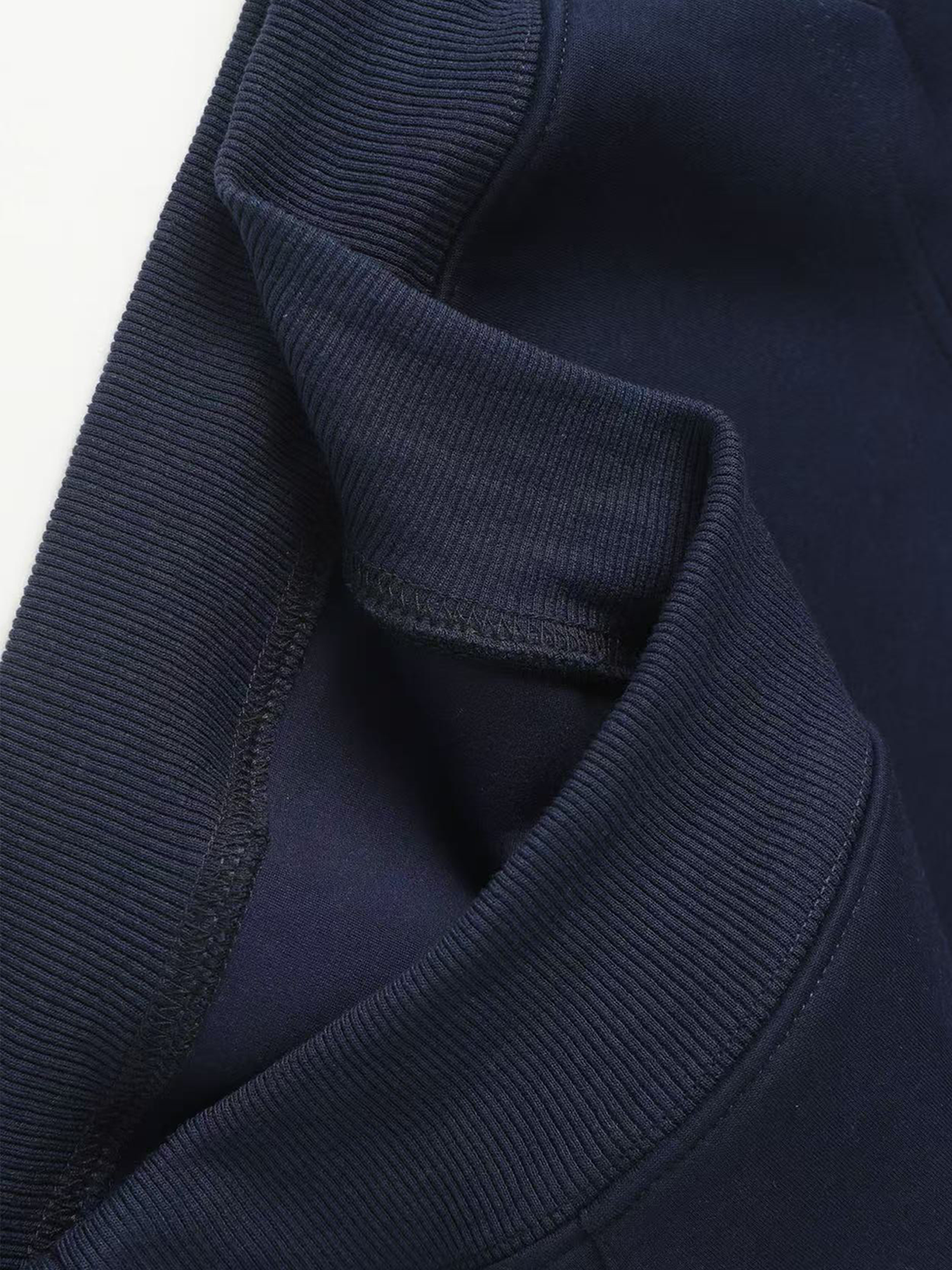 Bluza z kapturem z ćwiekami z przodu i z tyłu