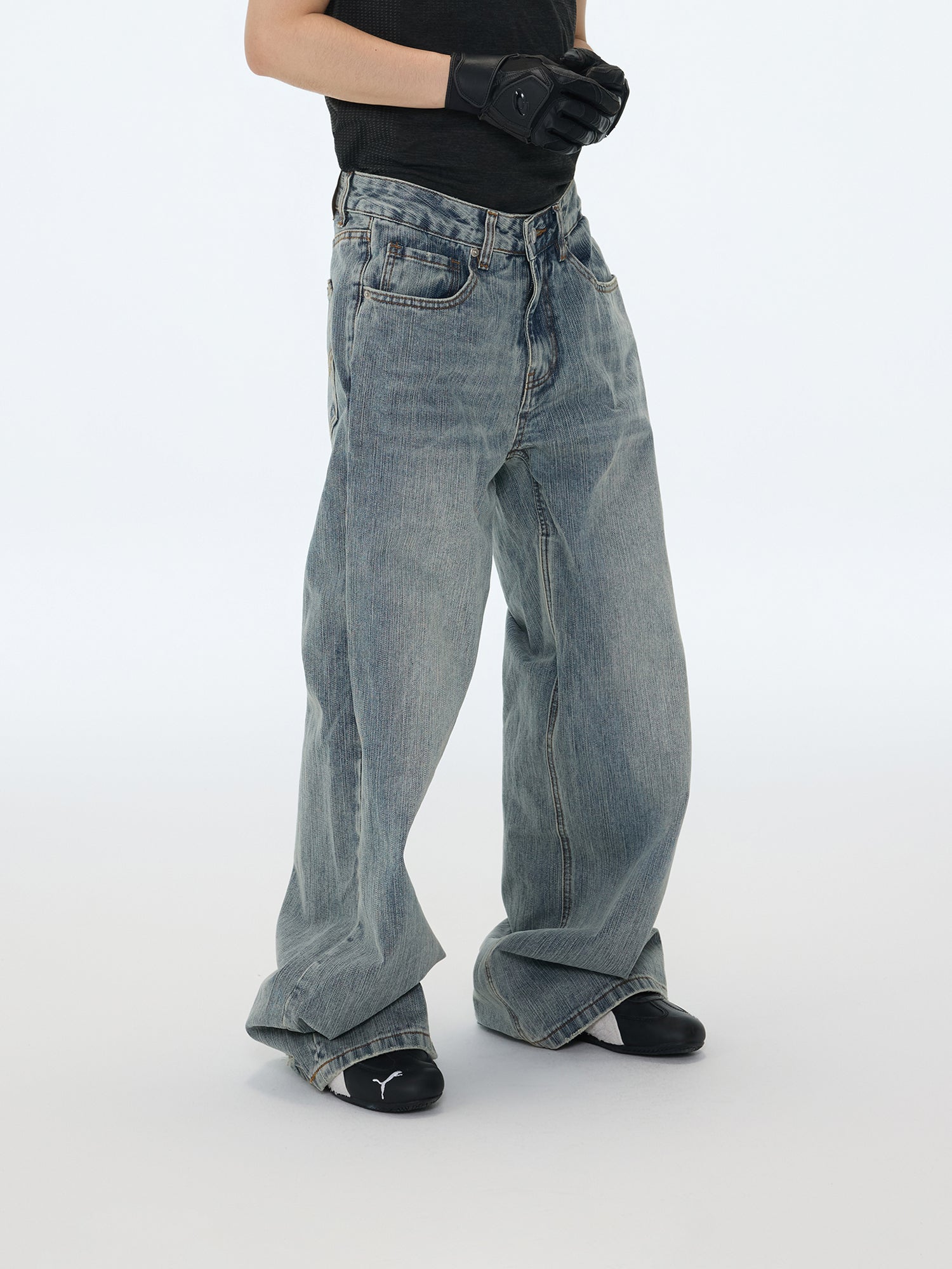 Oversized Faded Jeans