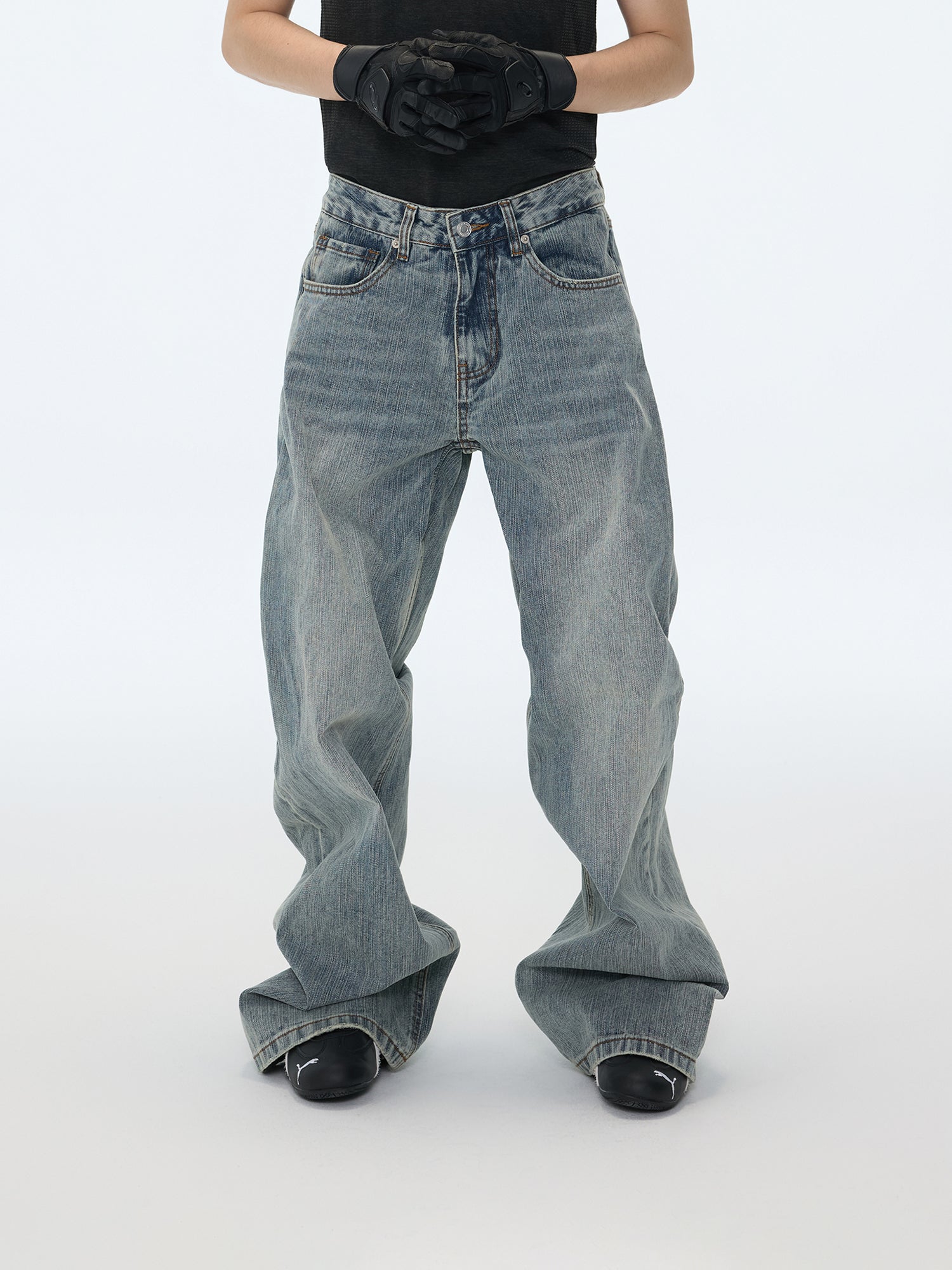 Oversized Faded Jeans