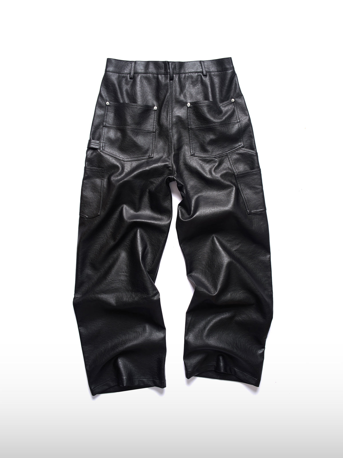 Pantalones de cuero con tachuelas