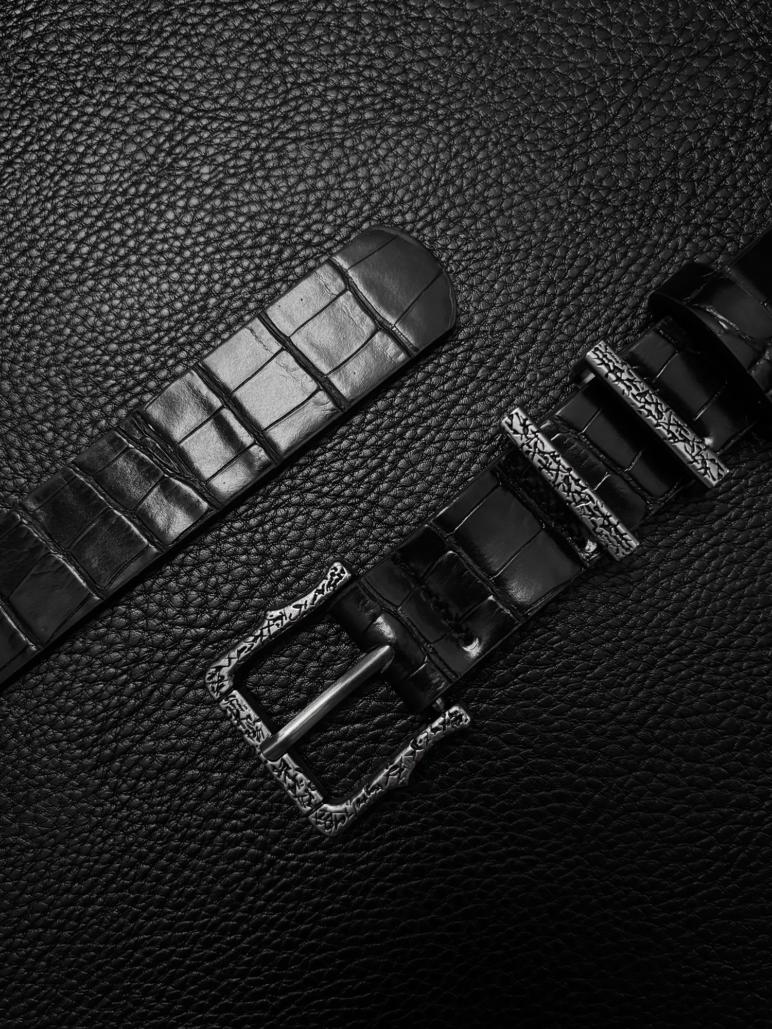 Croc-Embossed Vintage Buckle Belt