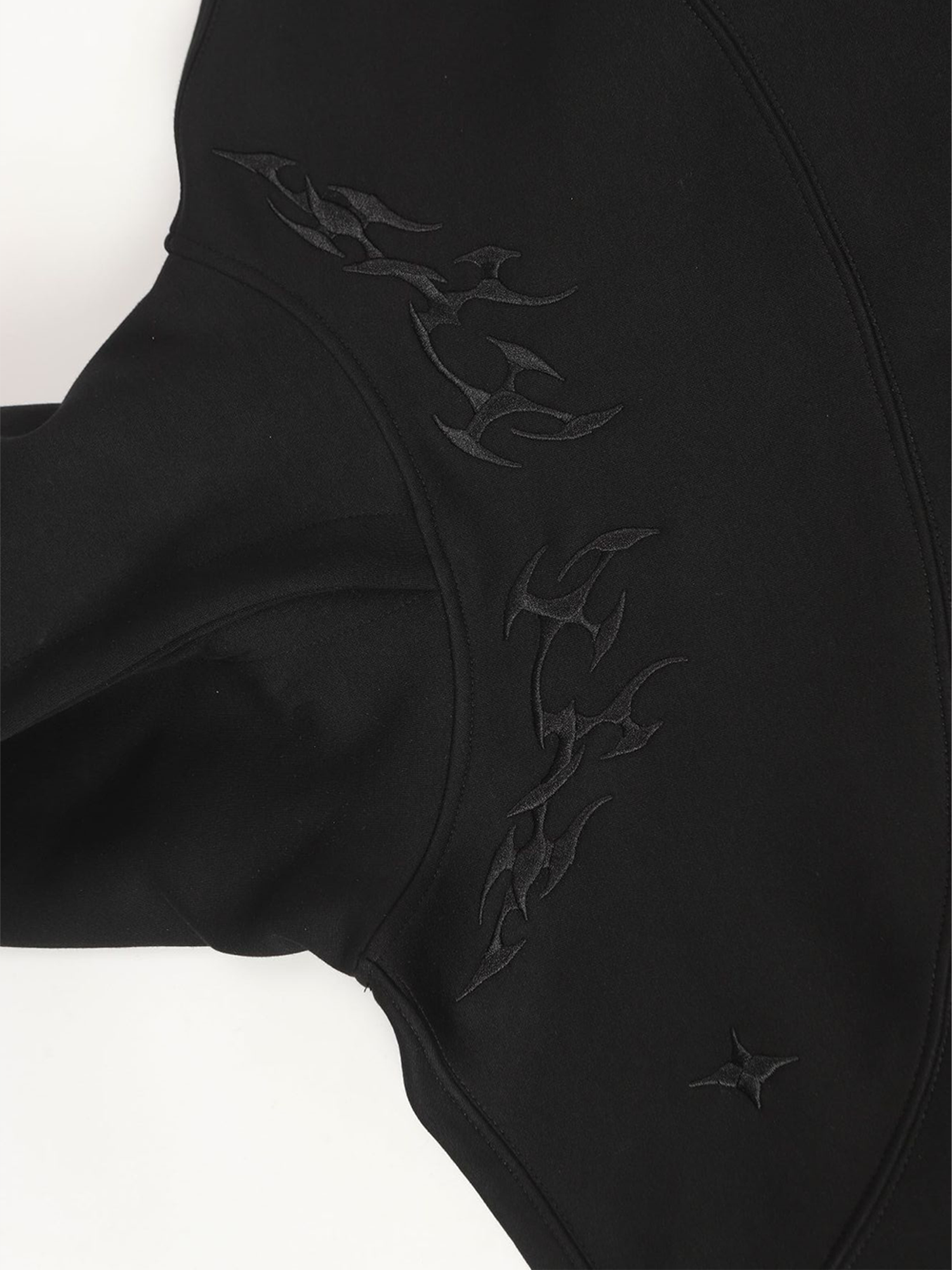 Sudadera con capucha con bordado de llamas