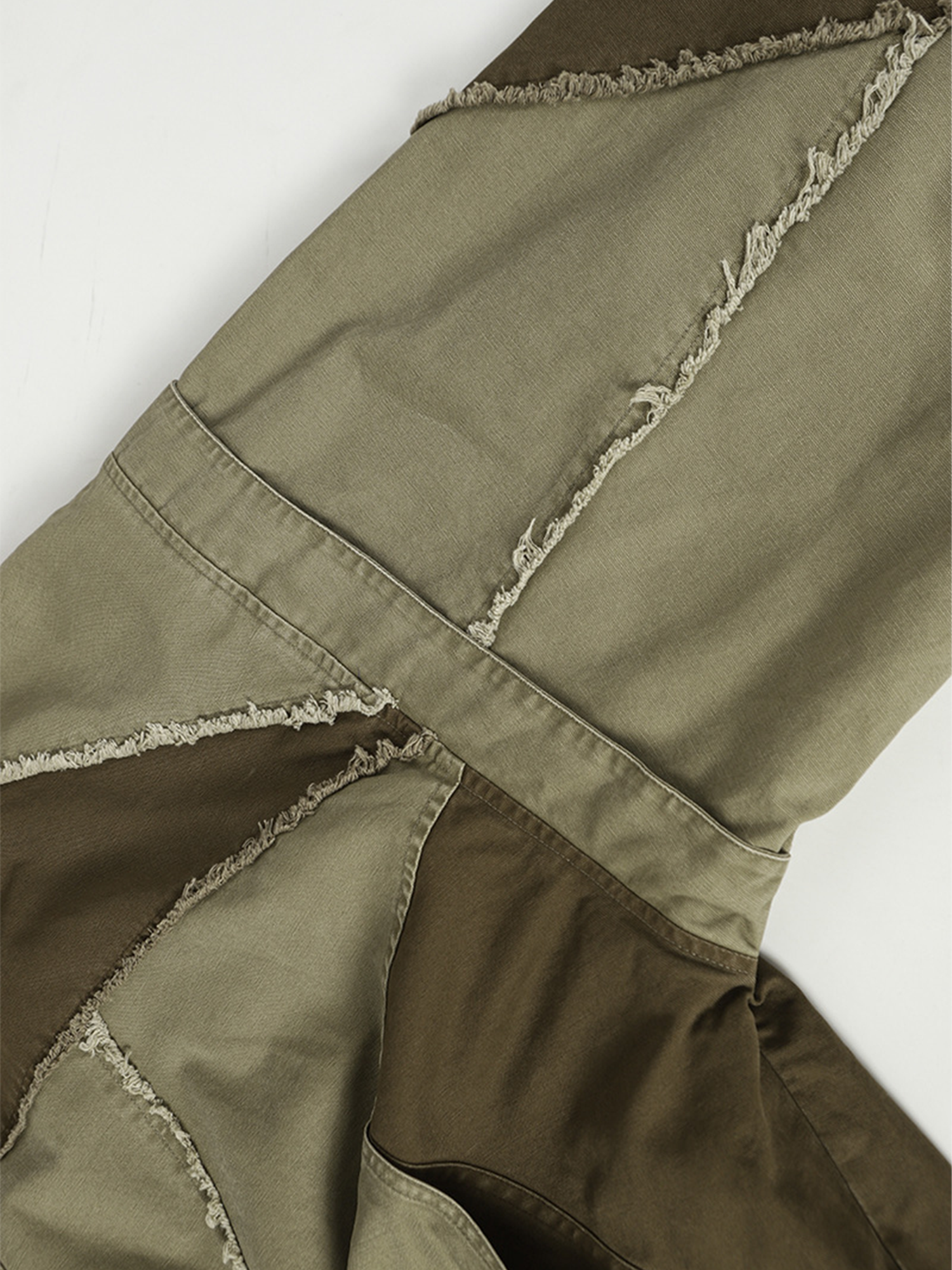 Chaqueta con Costuras Deshilachadas