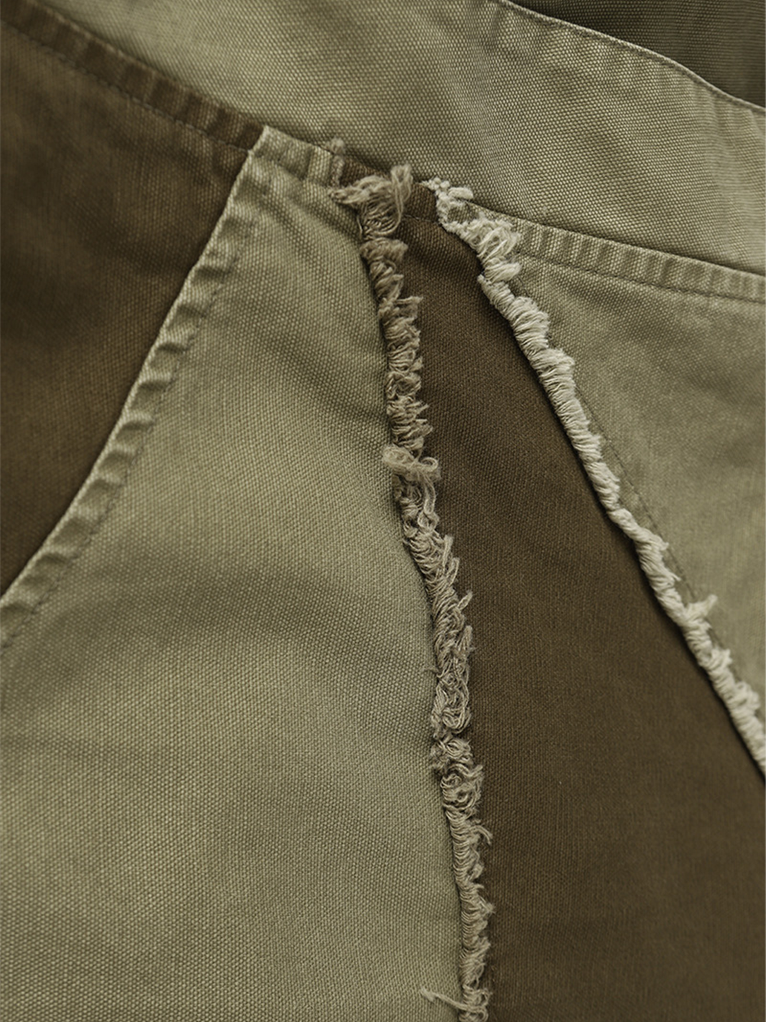 Chaqueta con Costuras Deshilachadas