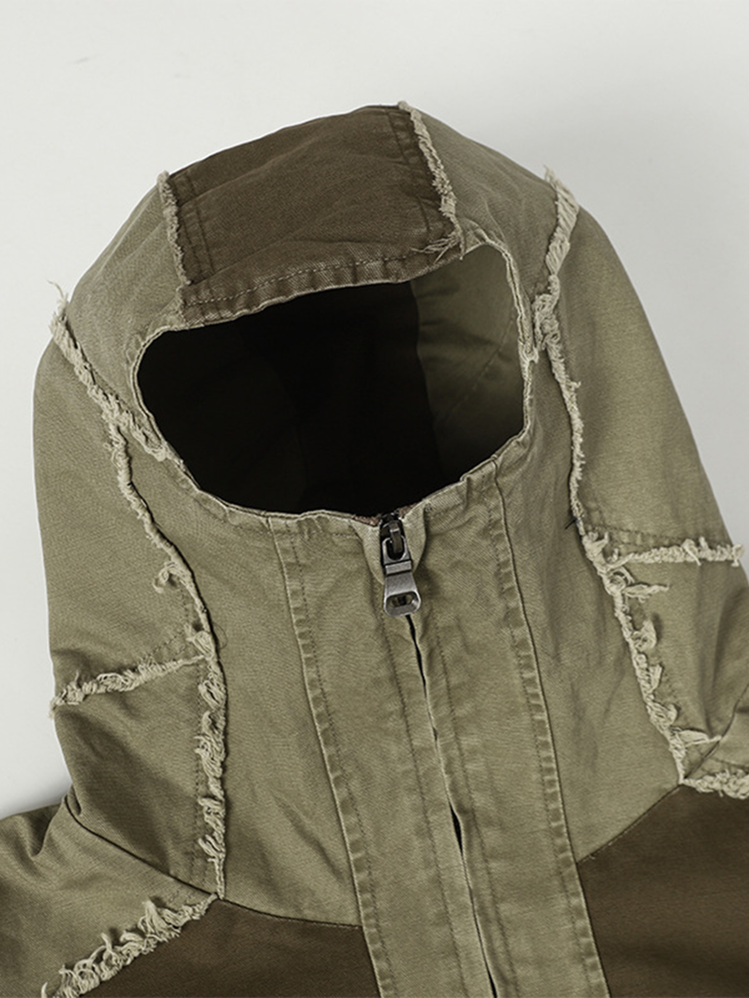 Chaqueta con Costuras Deshilachadas