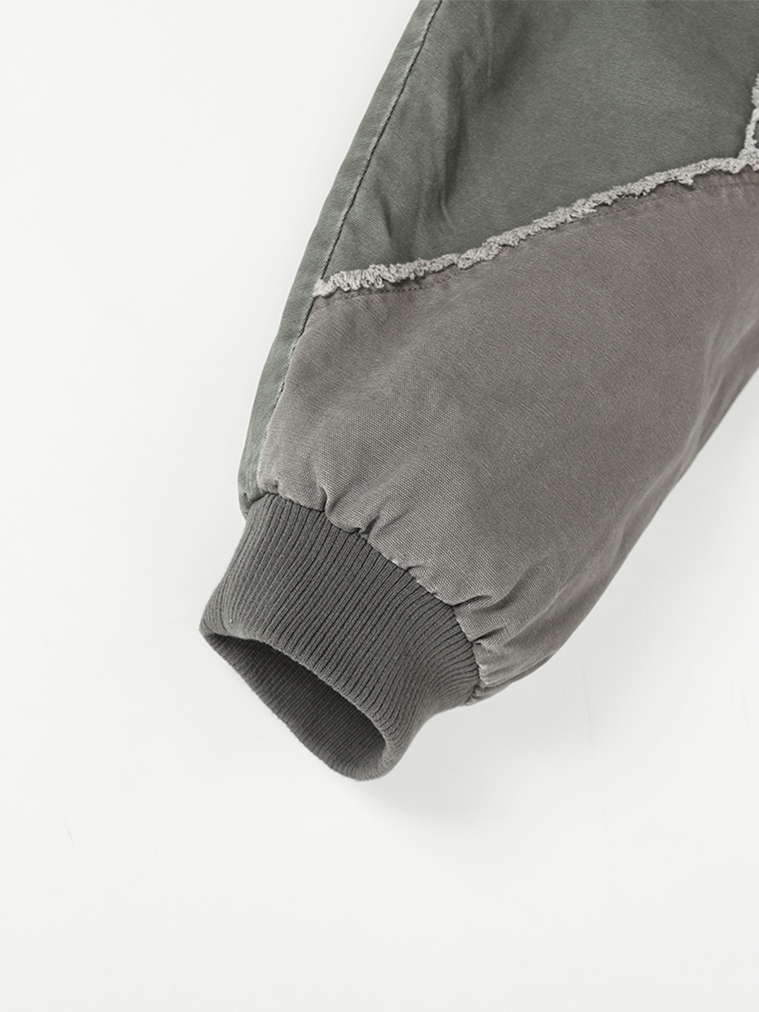 Chaqueta con Costuras Deshilachadas