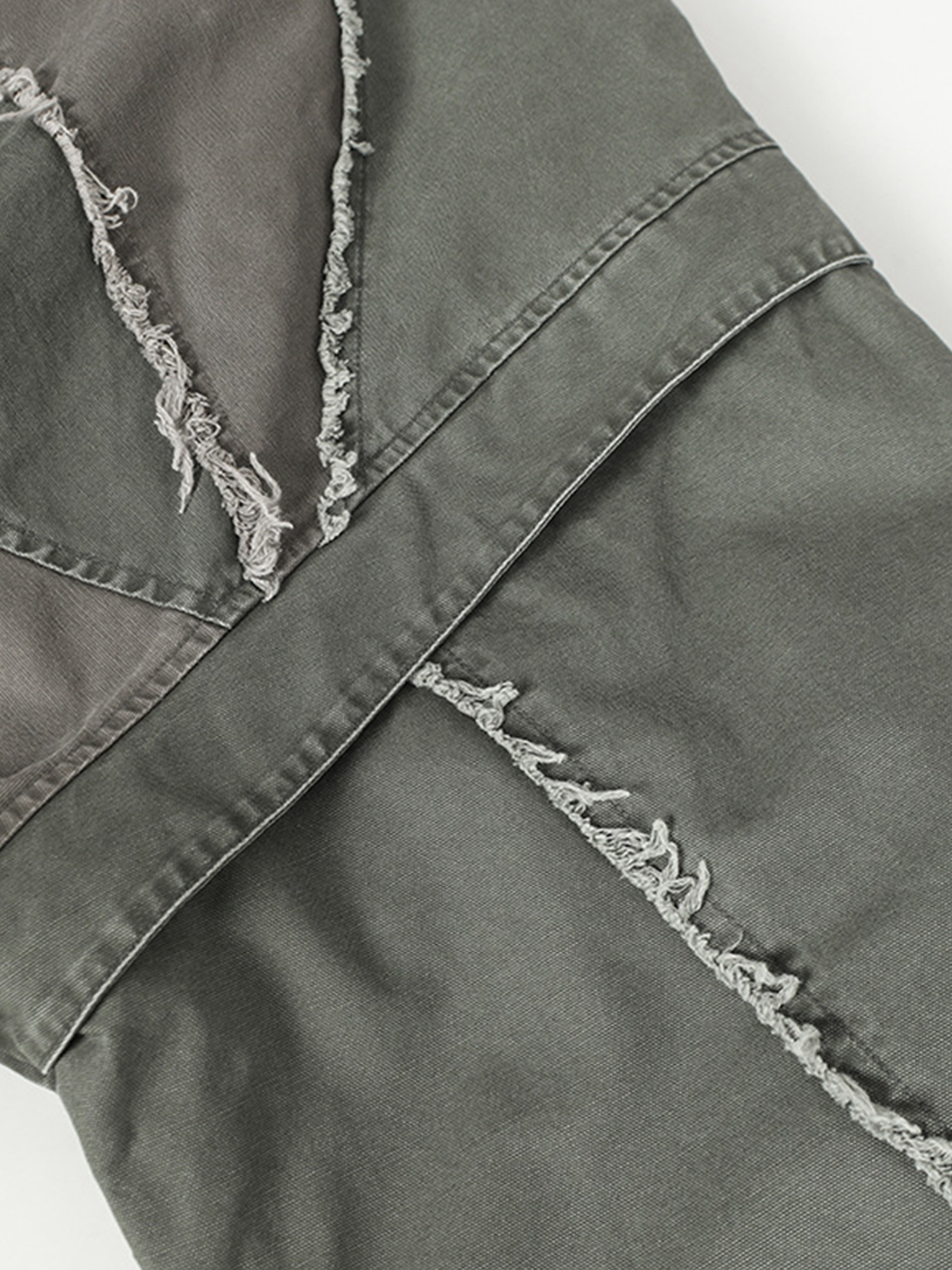 Chaqueta con Costuras Deshilachadas