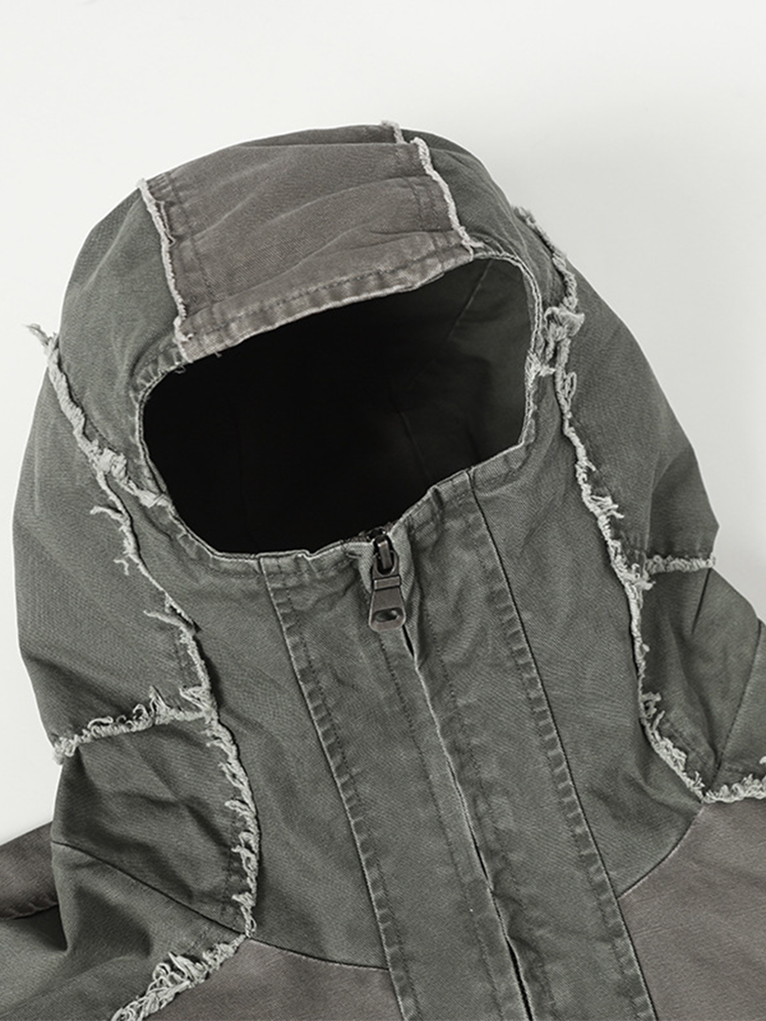 Chaqueta con Costuras Deshilachadas