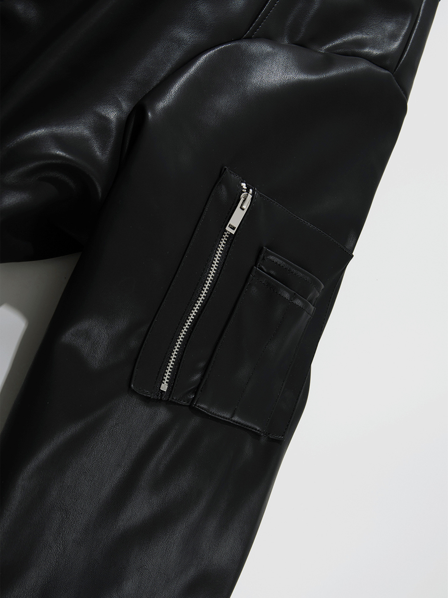 Bomberjacke mit Glanz