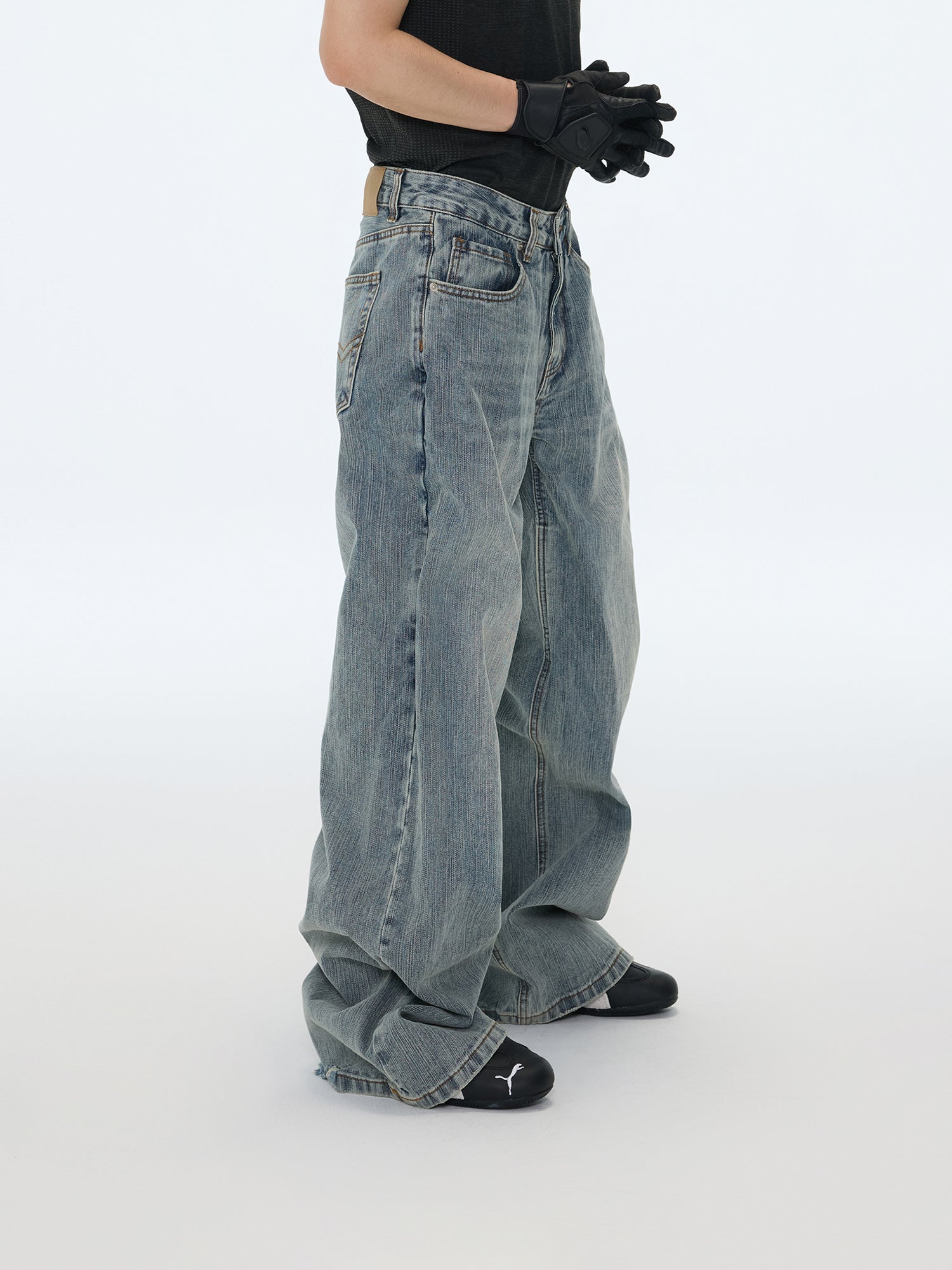 Oversized Faded Jeans